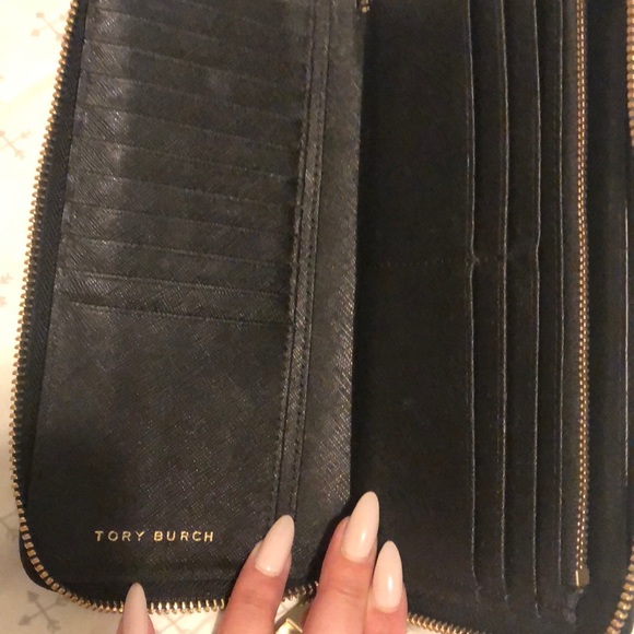 Tory Burch wristlet wallet - Picture 4 of 6